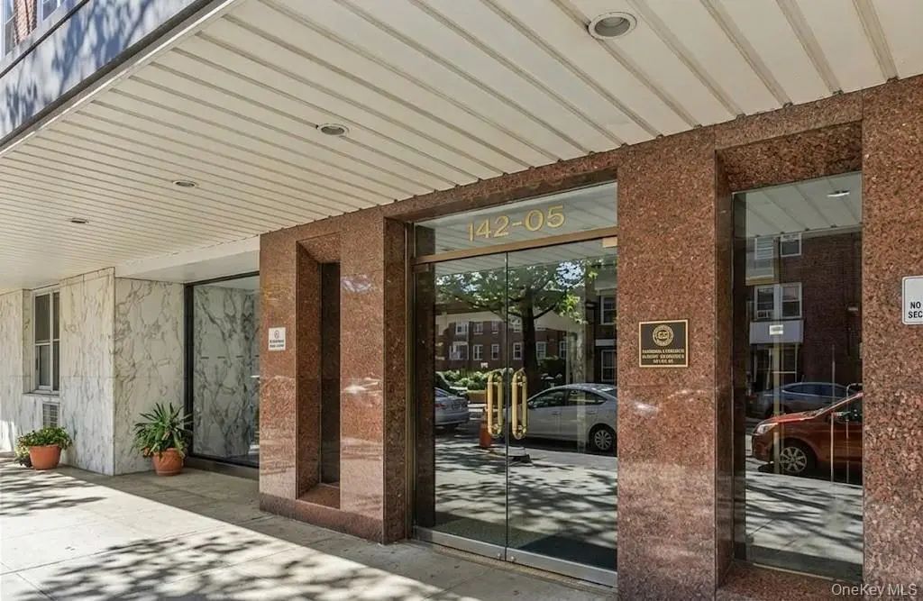 142-05 Roosevelt Avenue # 415, Flushing