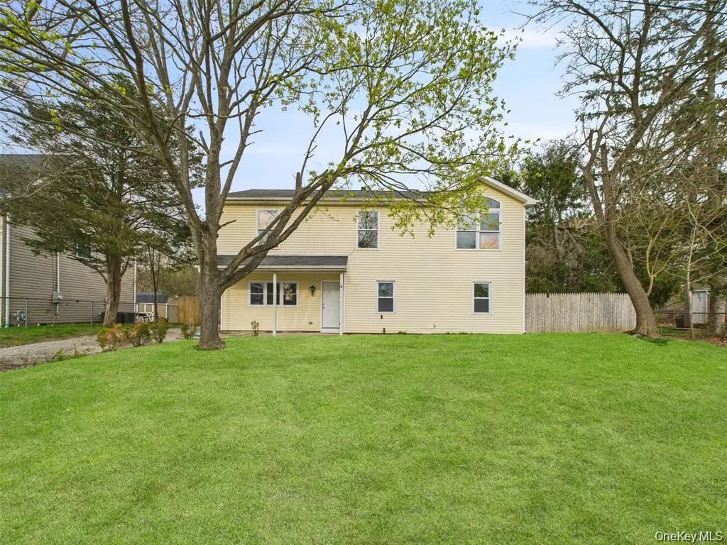 613 Bourdois Avenue, Bellport