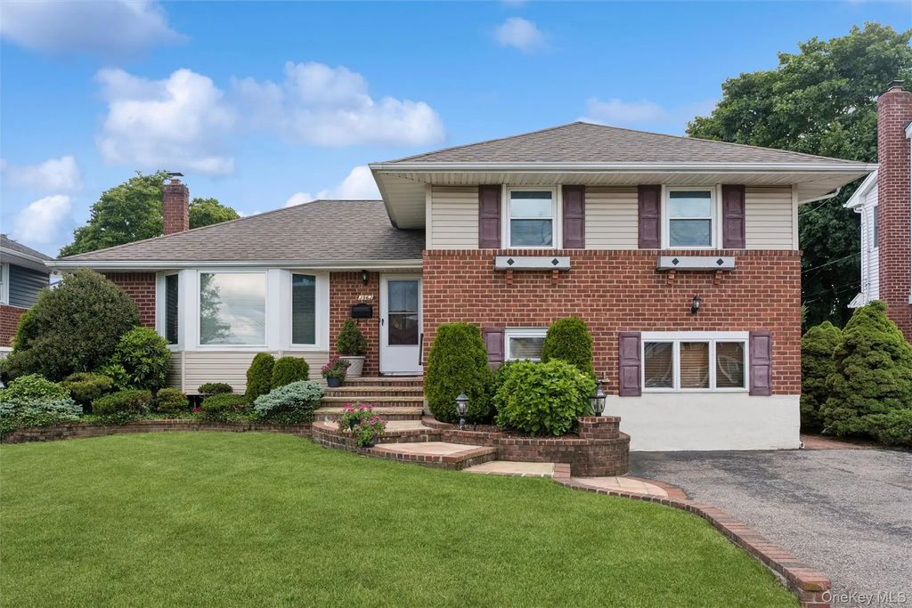 3962 Hahn Avenue, Bethpage