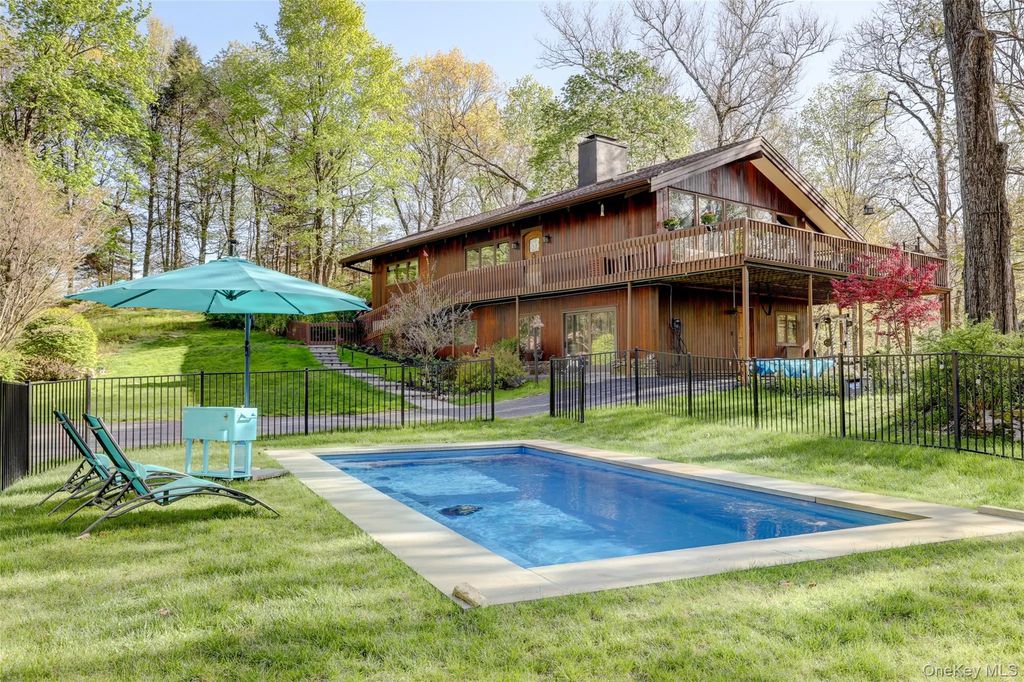 380 Long Ridge Road, Pound Ridge