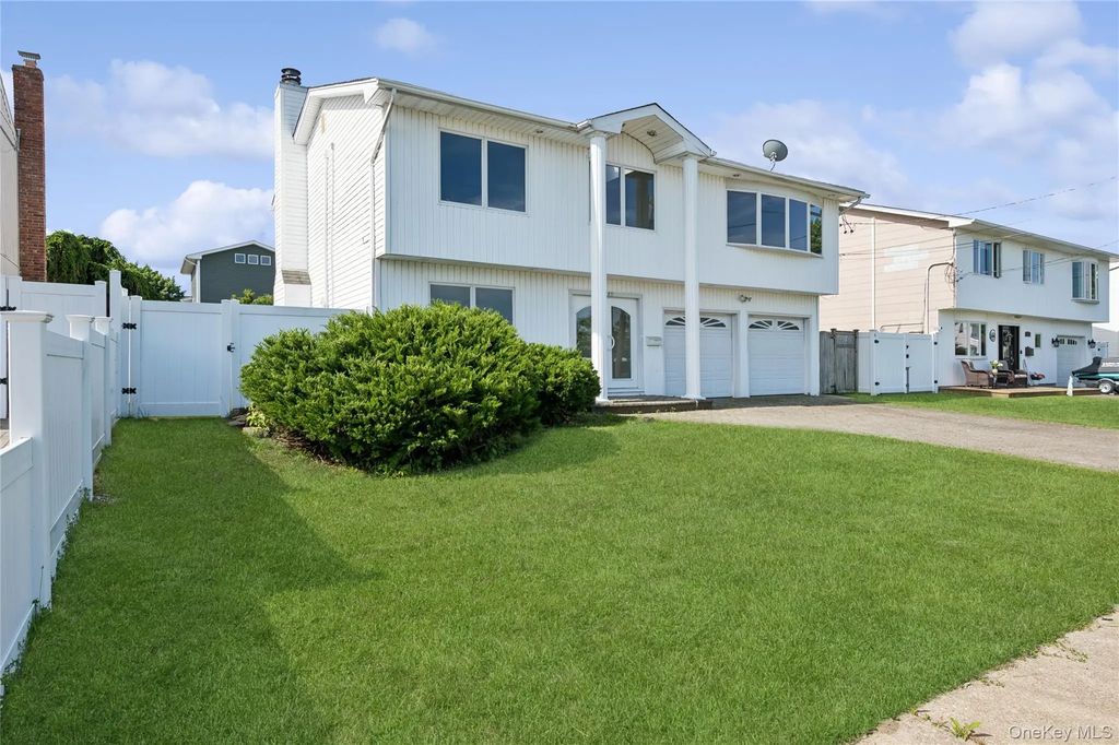 2625 Riverside Drive, Wantagh