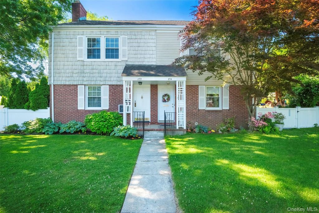 172 Hillside Avenue, Manhasset