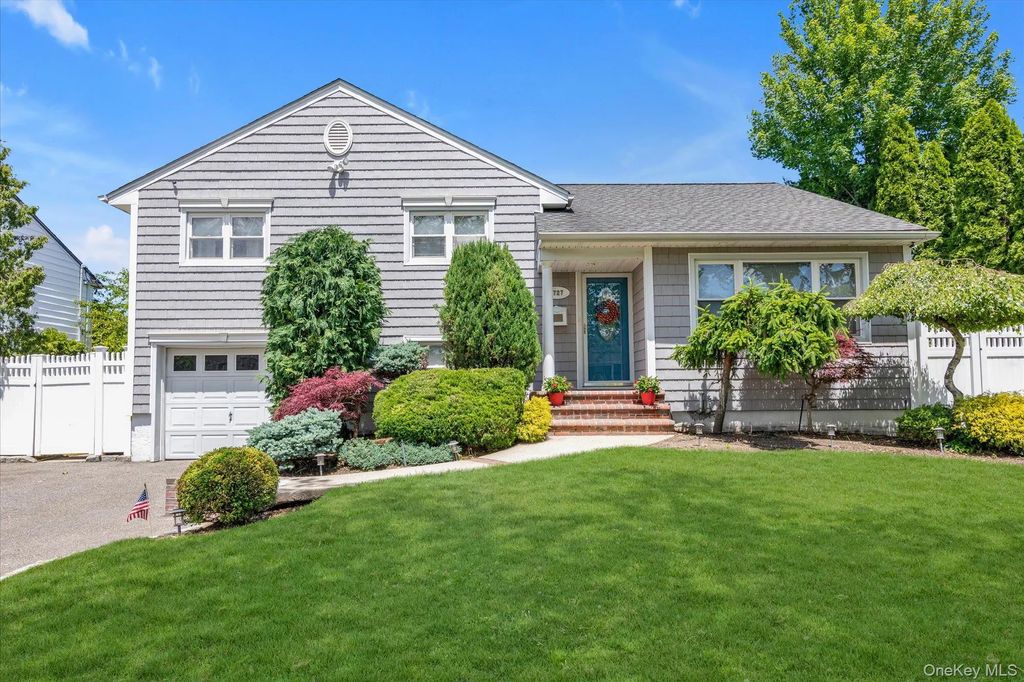 3727 Regent Lane, Wantagh
