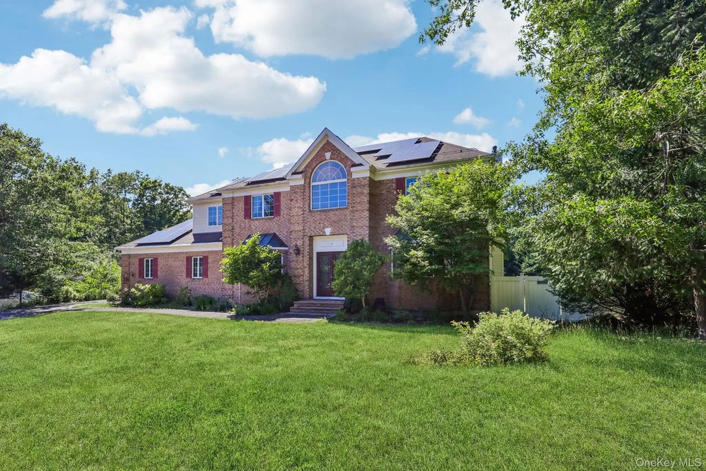 4 Penn Court, East Setauket