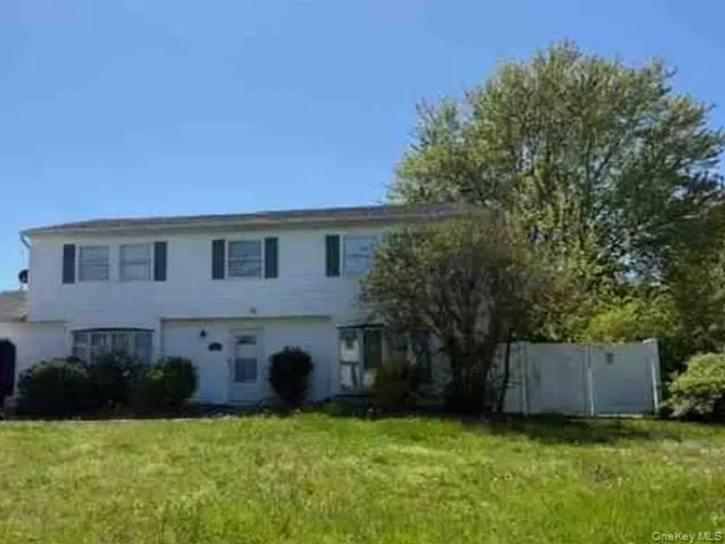 4 Rustic Avenue, Medford