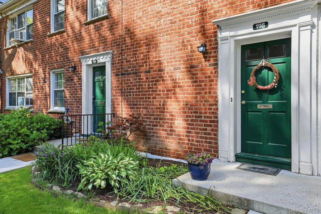 21 Fieldstone Drive # 198, Hartsdale