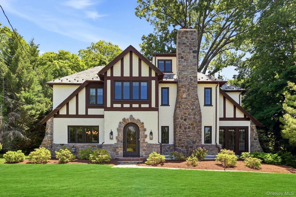 6 Montrose Road, Scarsdale