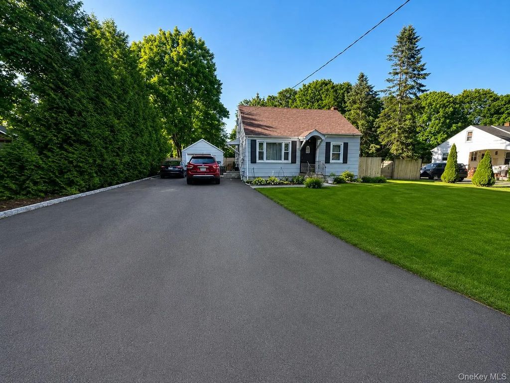1419 Hallock Avenue, Port Jefferson Station