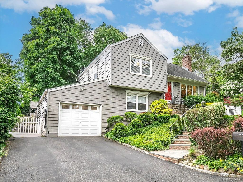 7 Cedar Lane, Glen Head