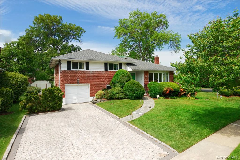 354 Terrace Avenue, Garden City