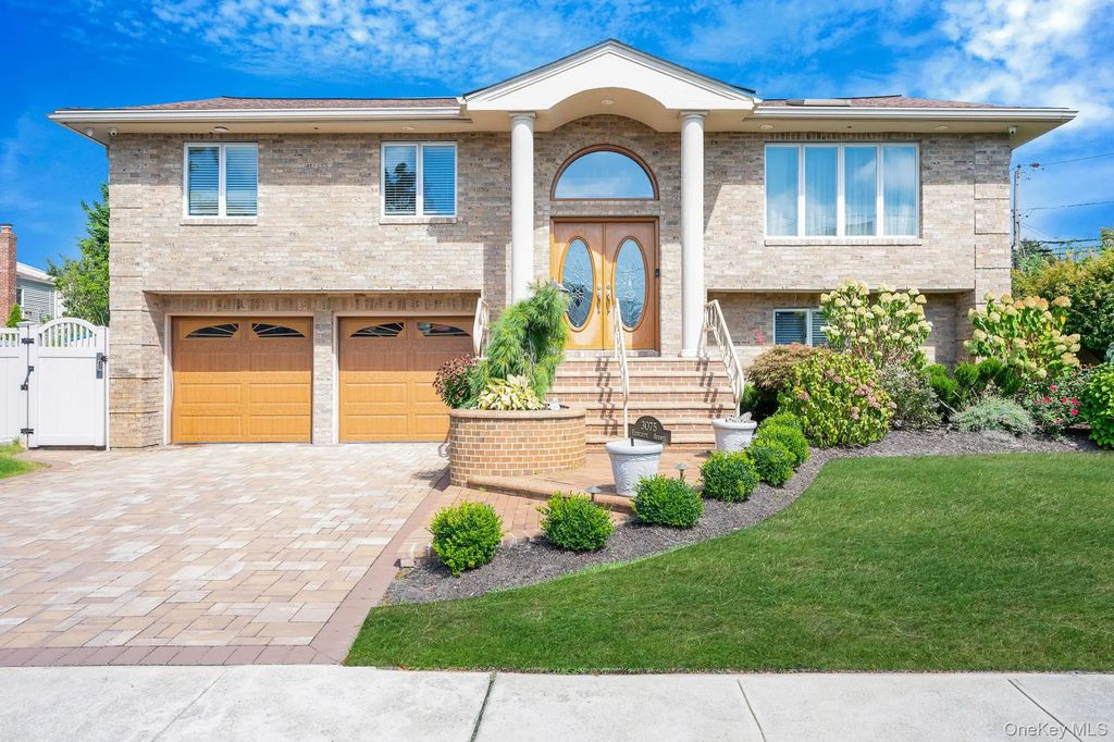 3075 Hewlett Avenue, Merrick