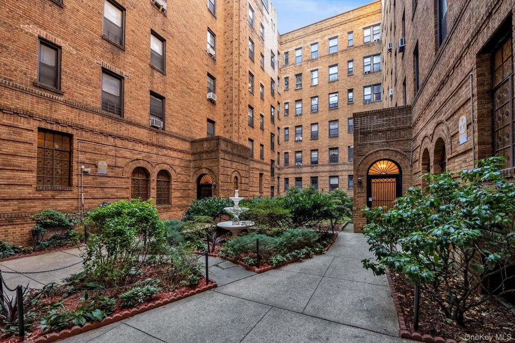 83-44 Lefferts Boulevard # 6c, Kew Gardens