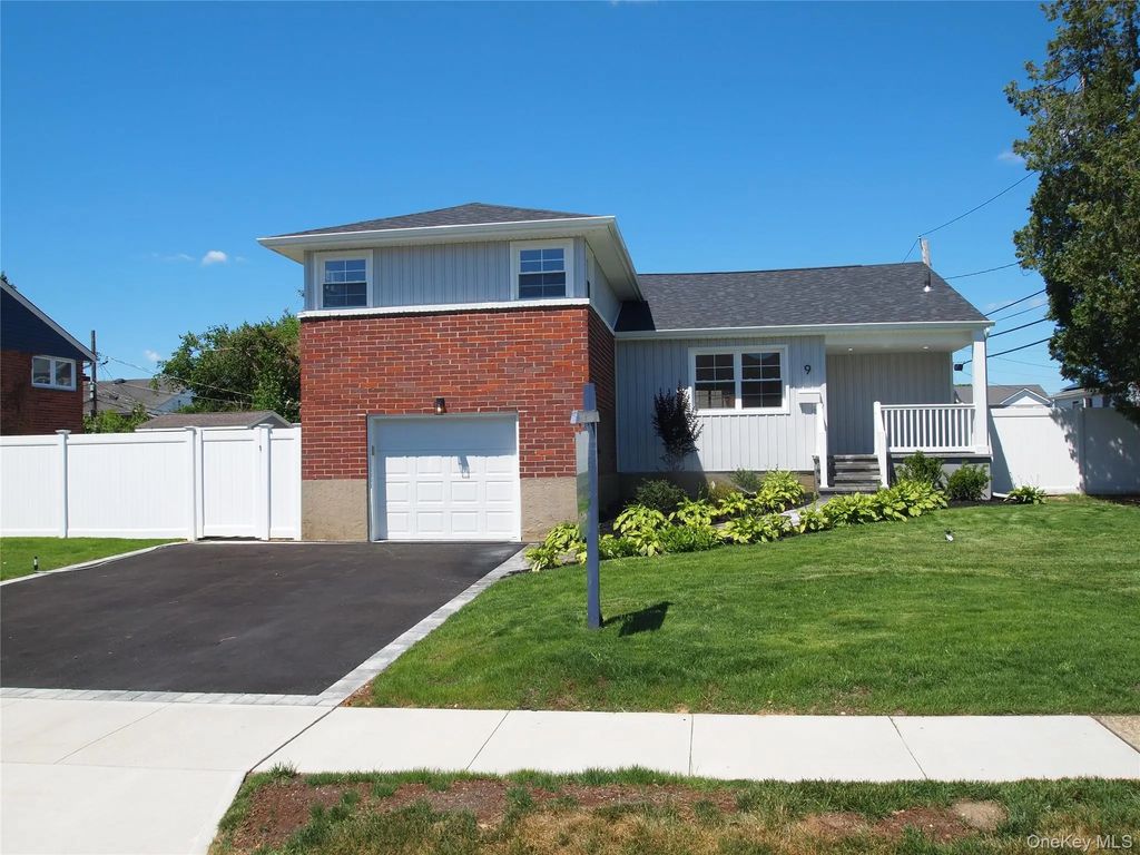 9 N Walnut Place, Massapequa