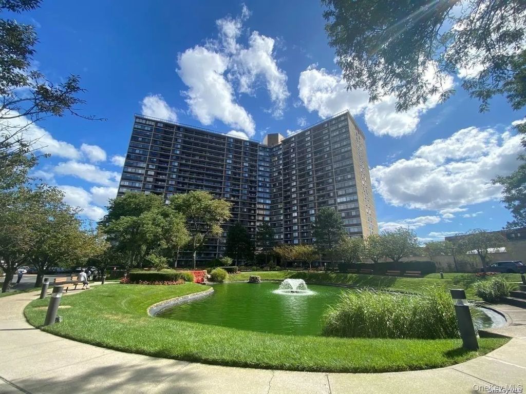 2 Bay Club Drive # 6g, Bayside