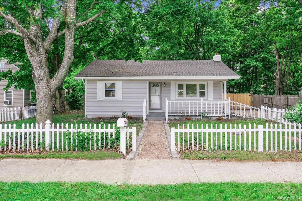 266 Station Road, Bellport
