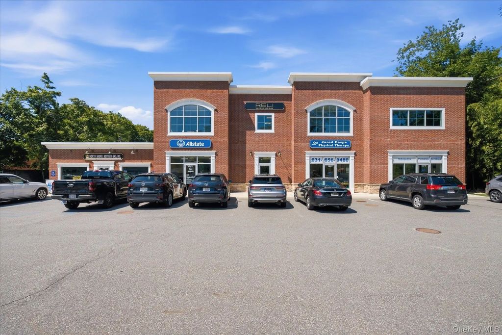 421 N Country Road # 4, Saint James