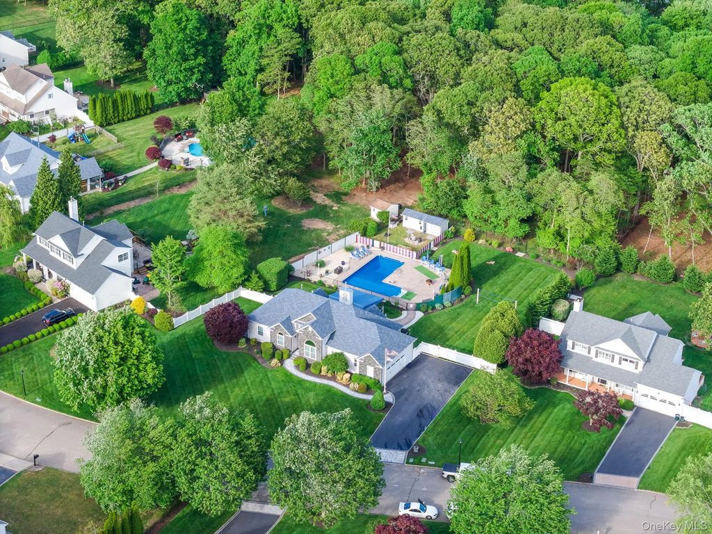 41 Paige Lane, Moriches