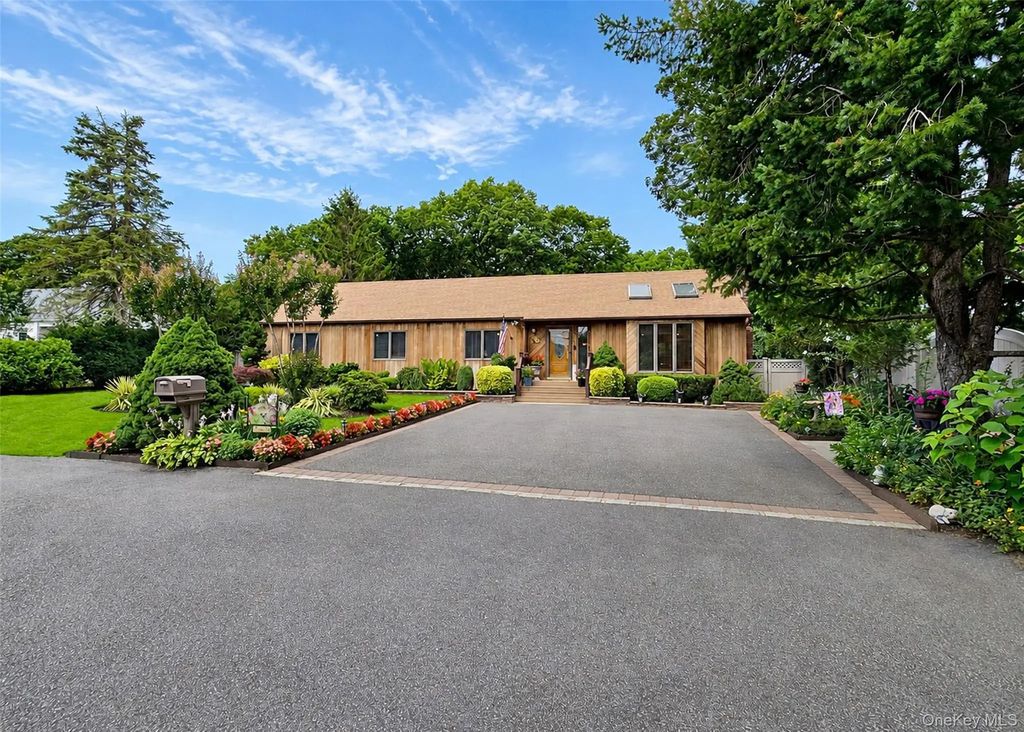 370 Avenue A, Ronkonkoma