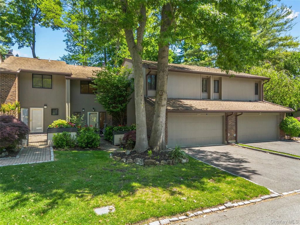 246 Hamlet Drive, Jericho