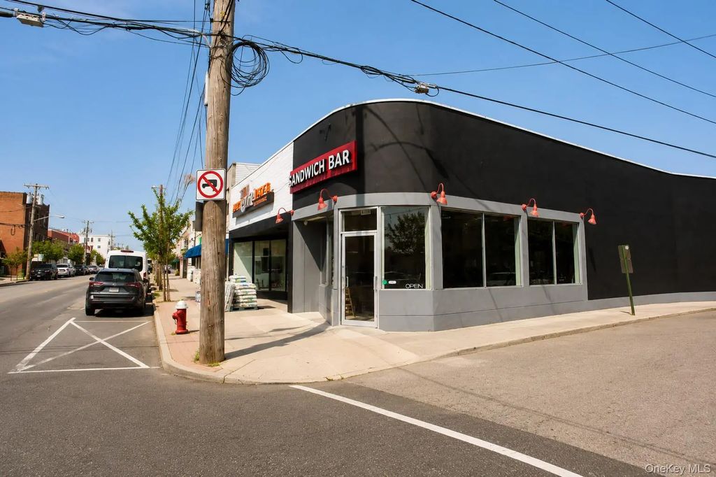 346 Central Avenue, Lawrence