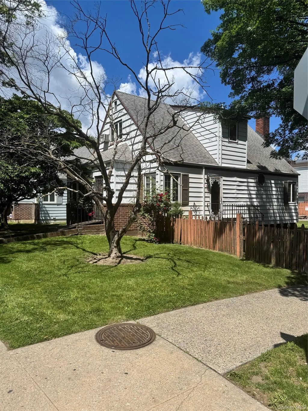 8019 Grand Central Parkway, East Elmhurst
