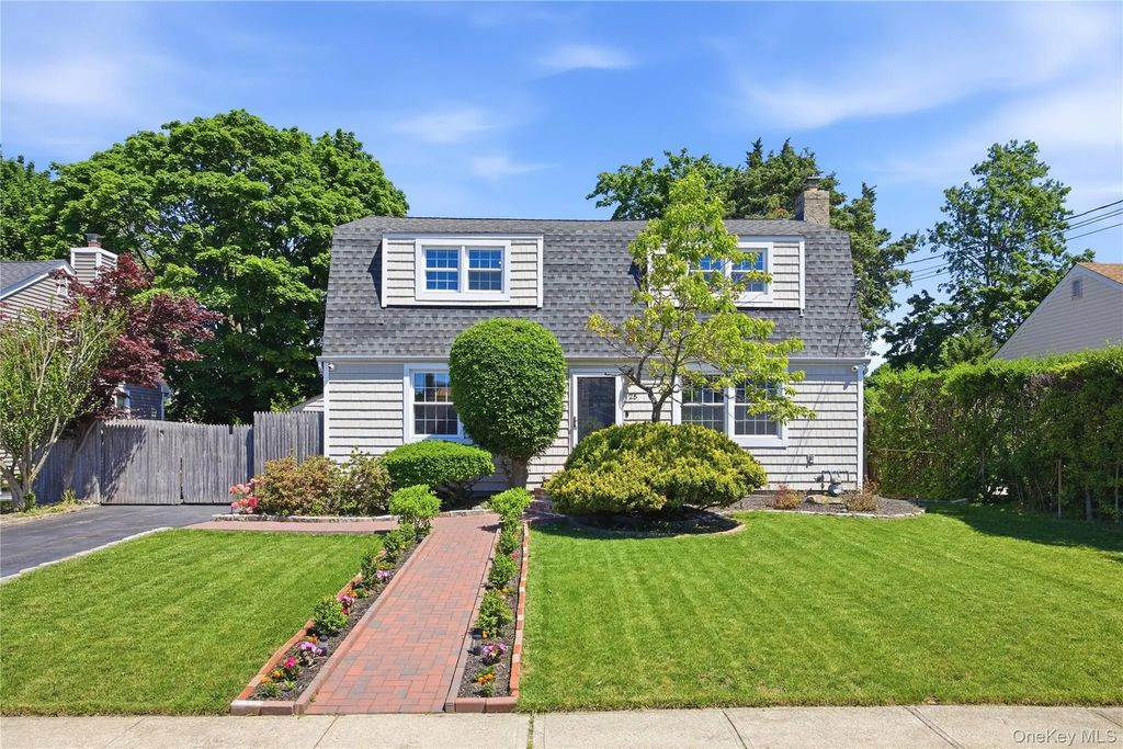 25 Parkdale Drive, North Babylon