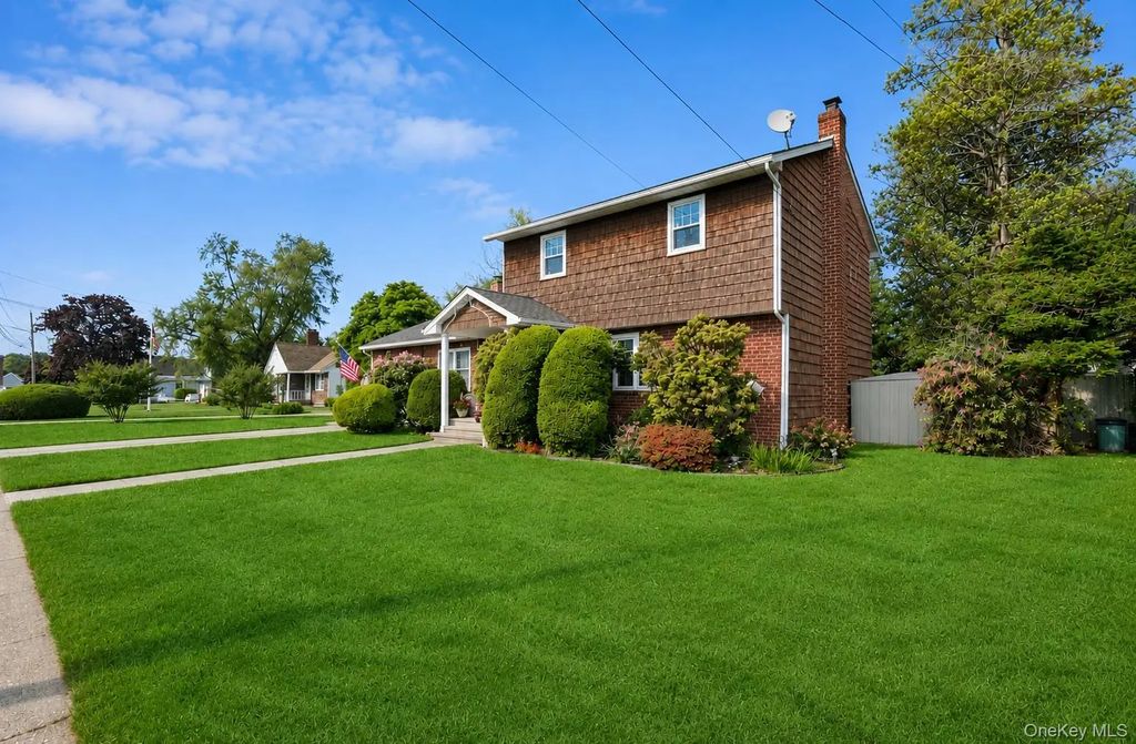 11 Lincoln Court, Copiague