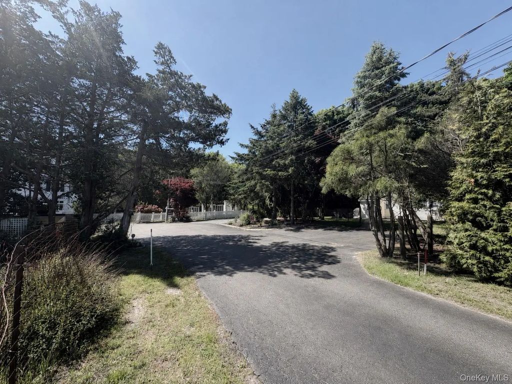 533, 531, 529 Montauk Highway, Westhampton Beach