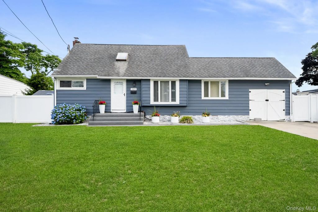 389 33rd Street, Lindenhurst