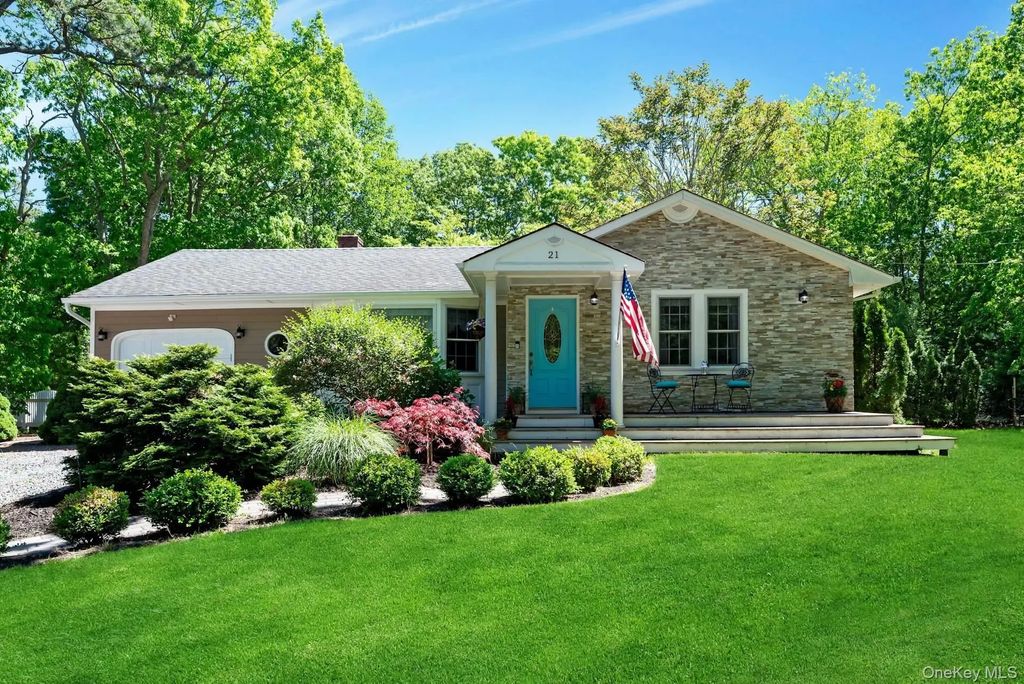 21 Jones Road, Hampton Bays