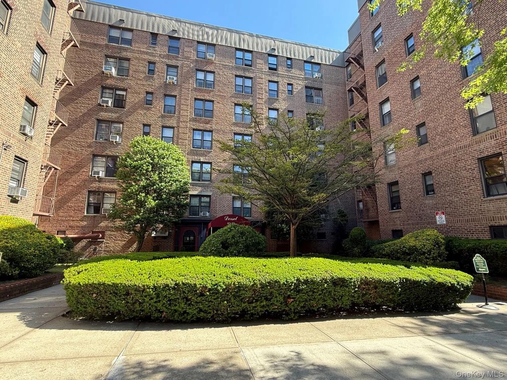 83-25 98th Street Street # 6s, Woodhaven