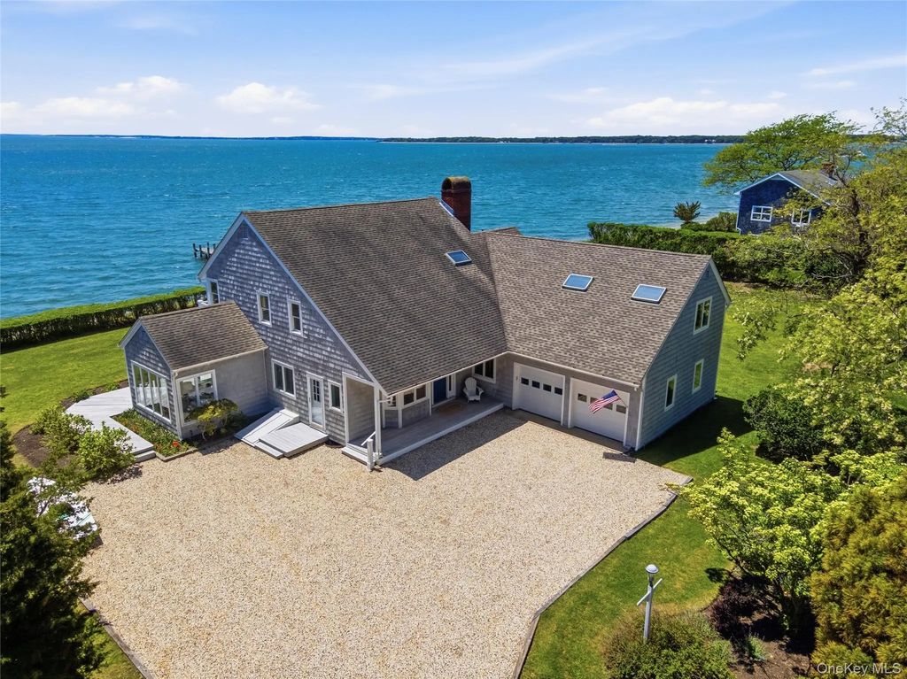 90 Peconic Avenue, Shelter Island