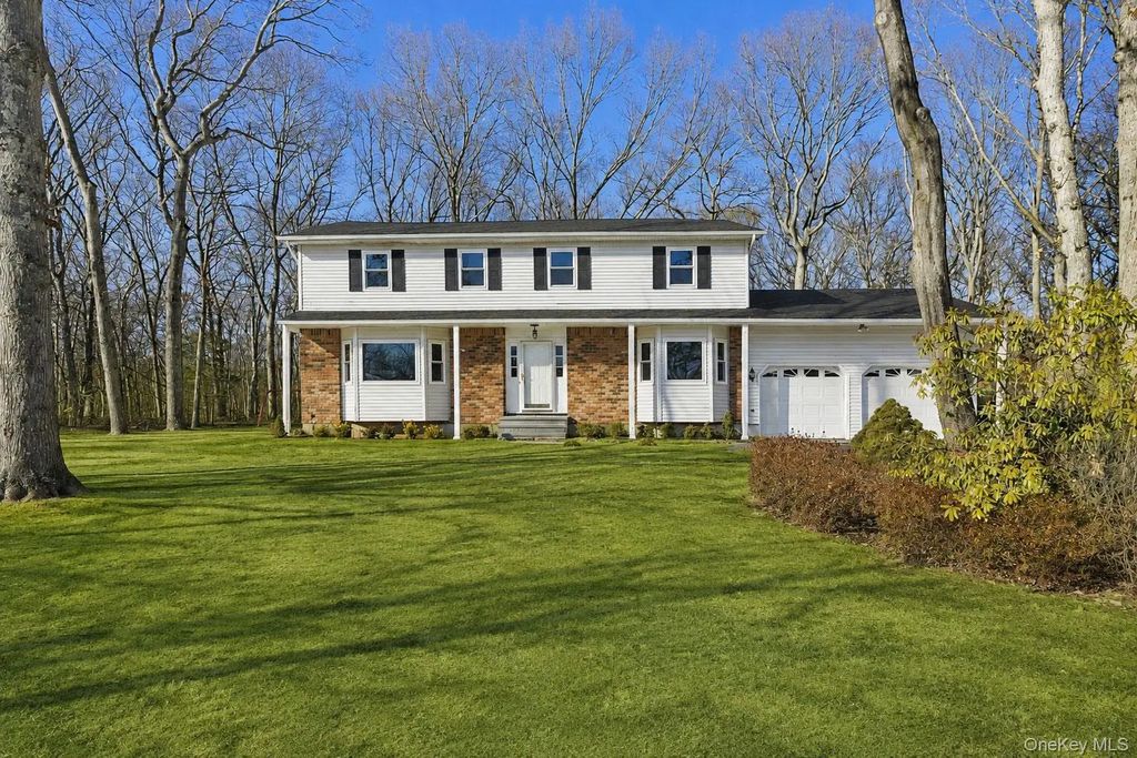 17 Montclair Street, Port Jefferson Station
