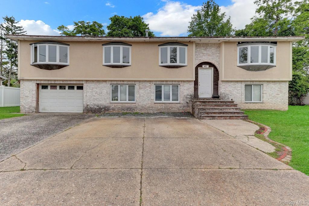 41 Fremont Street, Lindenhurst