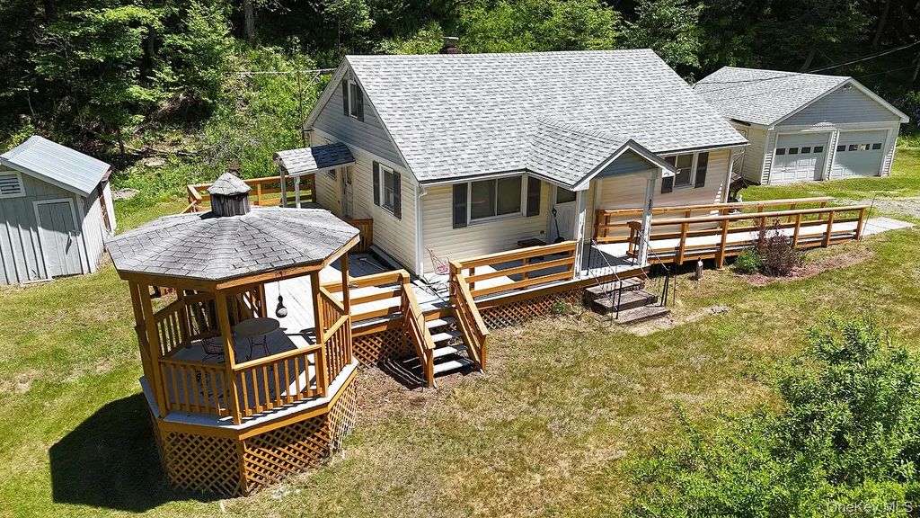 441 County Road 94 Hankins, Hankins