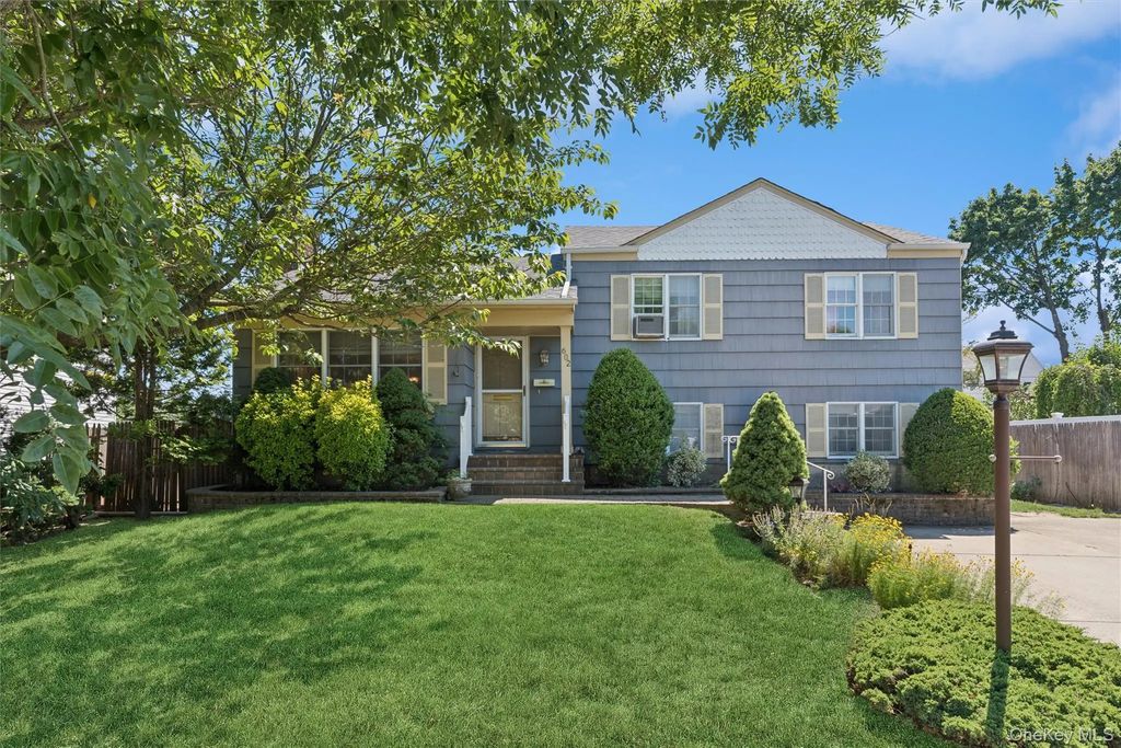 602 Syracuse Avenue, Massapequa
