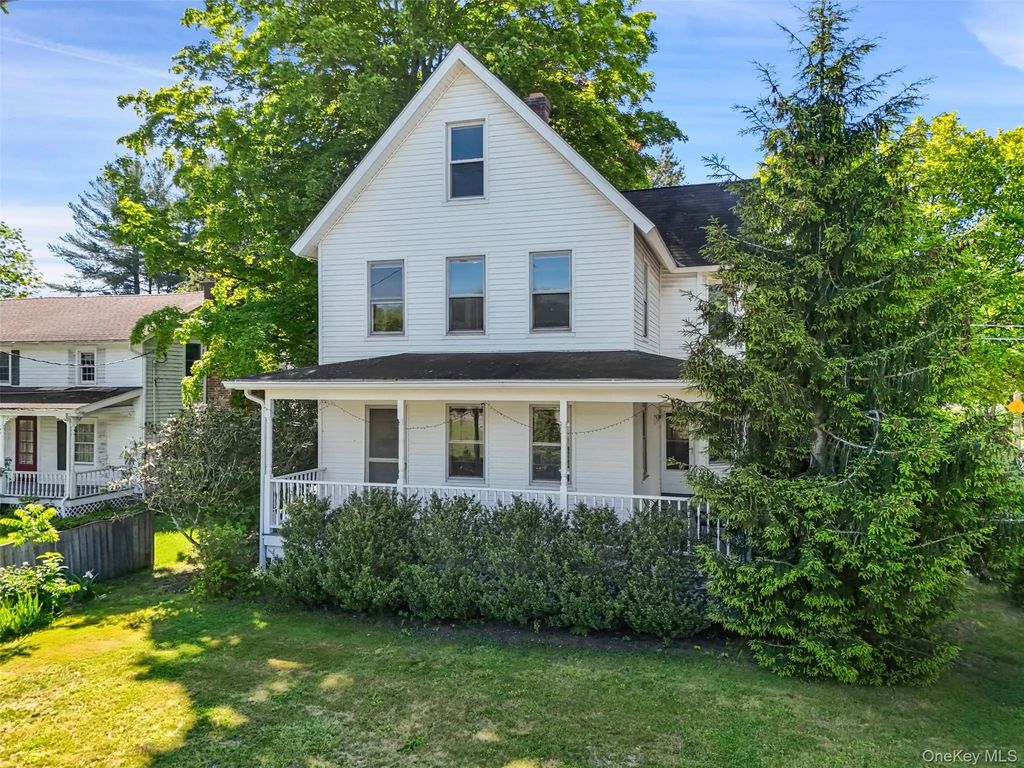 453 Old Post Road, Bedford