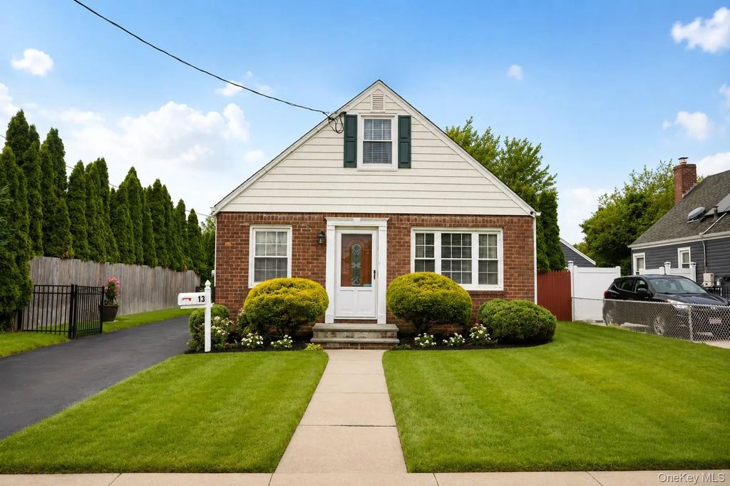 13 Gerald Avenue, Hicksville