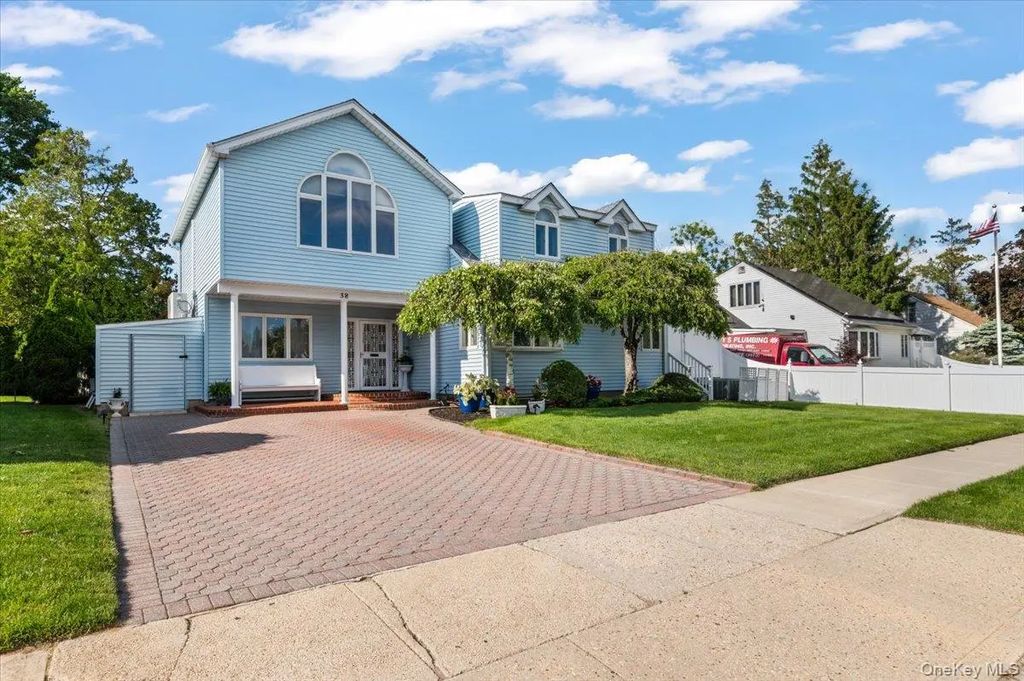 38 Hayden Drive, Bethpage