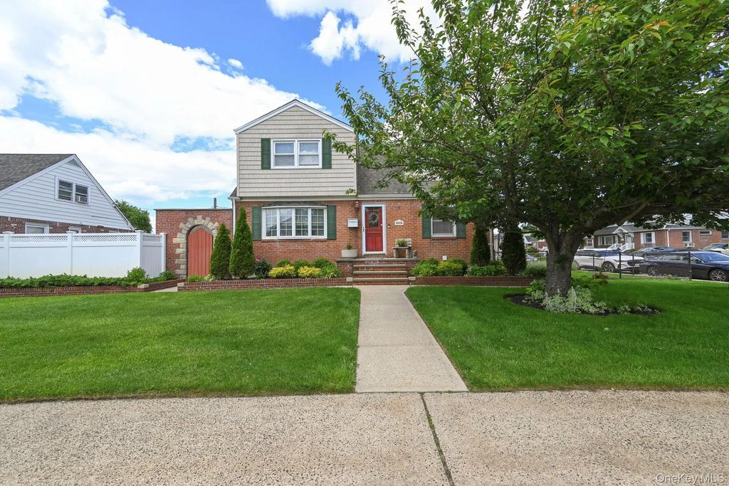 1006 Glen Drive, Franklin Square
