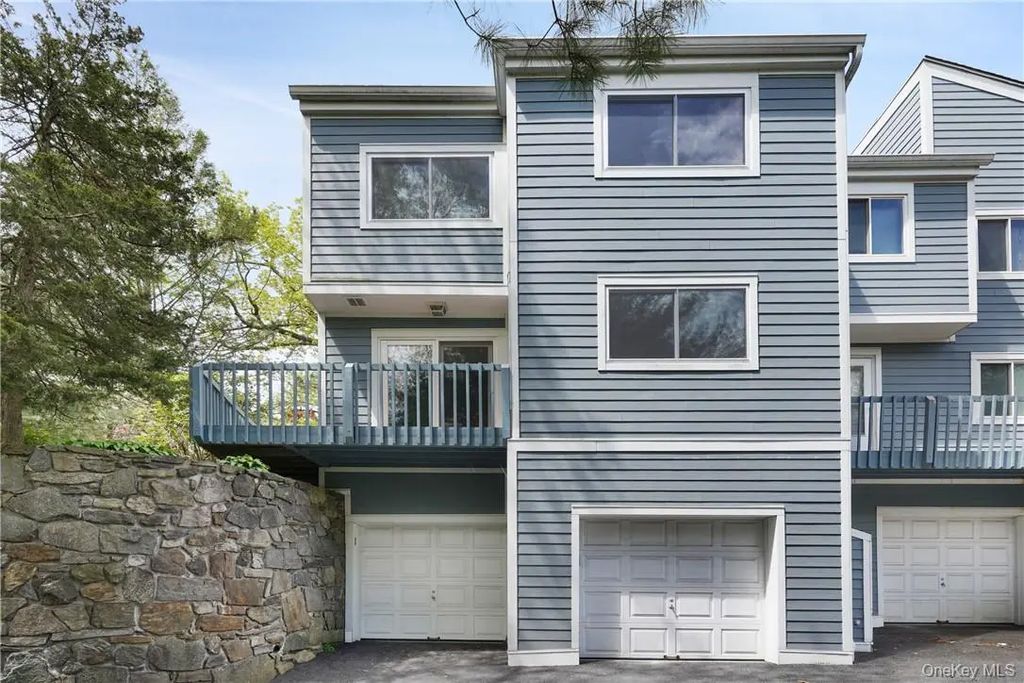 25 Barker Street # 102, Mount Kisco