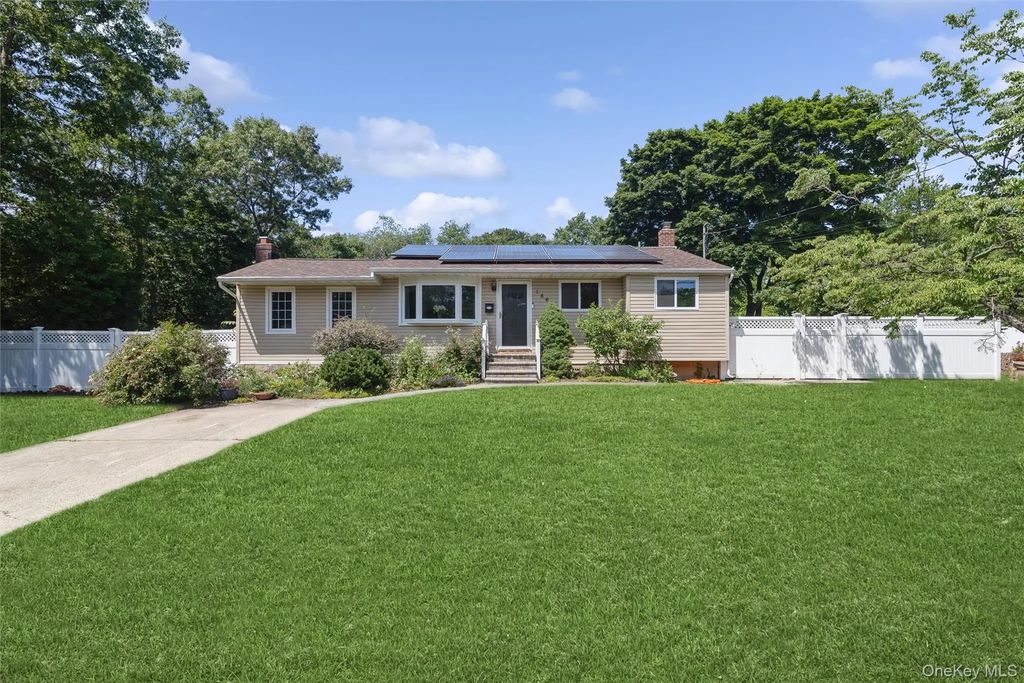 1560 Brightshore Boulevard, Bay Shore
