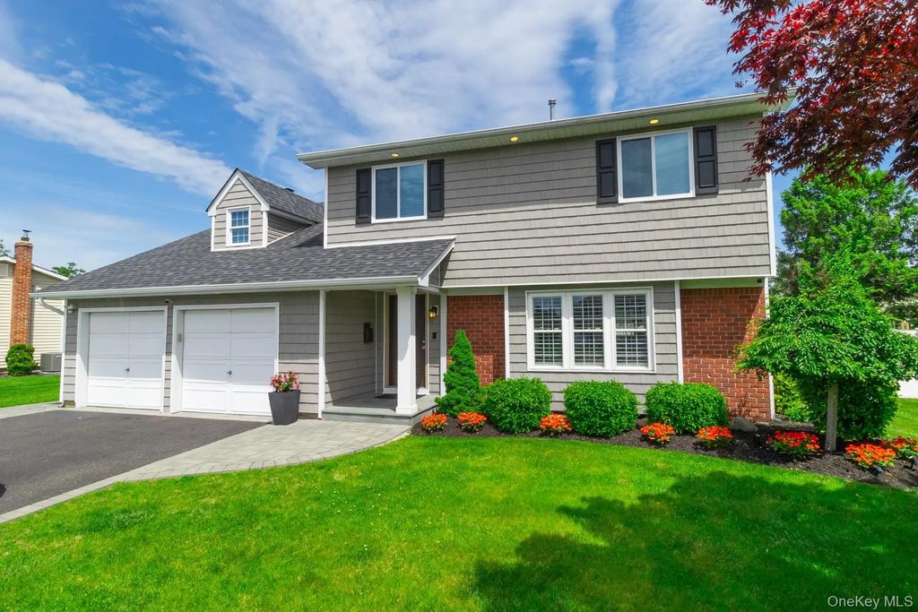 1957 Jackson Avenue, West Islip