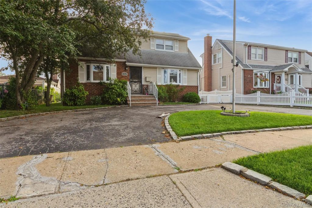 91 Grant Drive E, Valley Stream