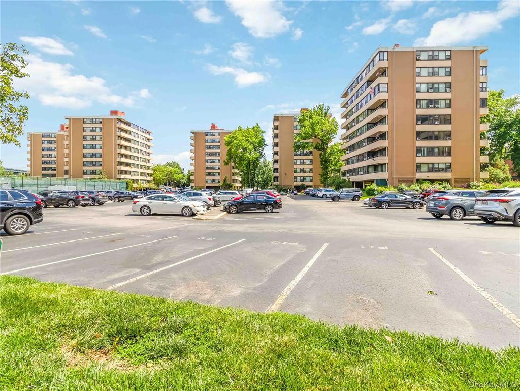 7-25 166 Street # 6a, Beechhurst