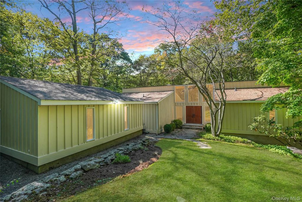 22 Peters Lane, Pound Ridge