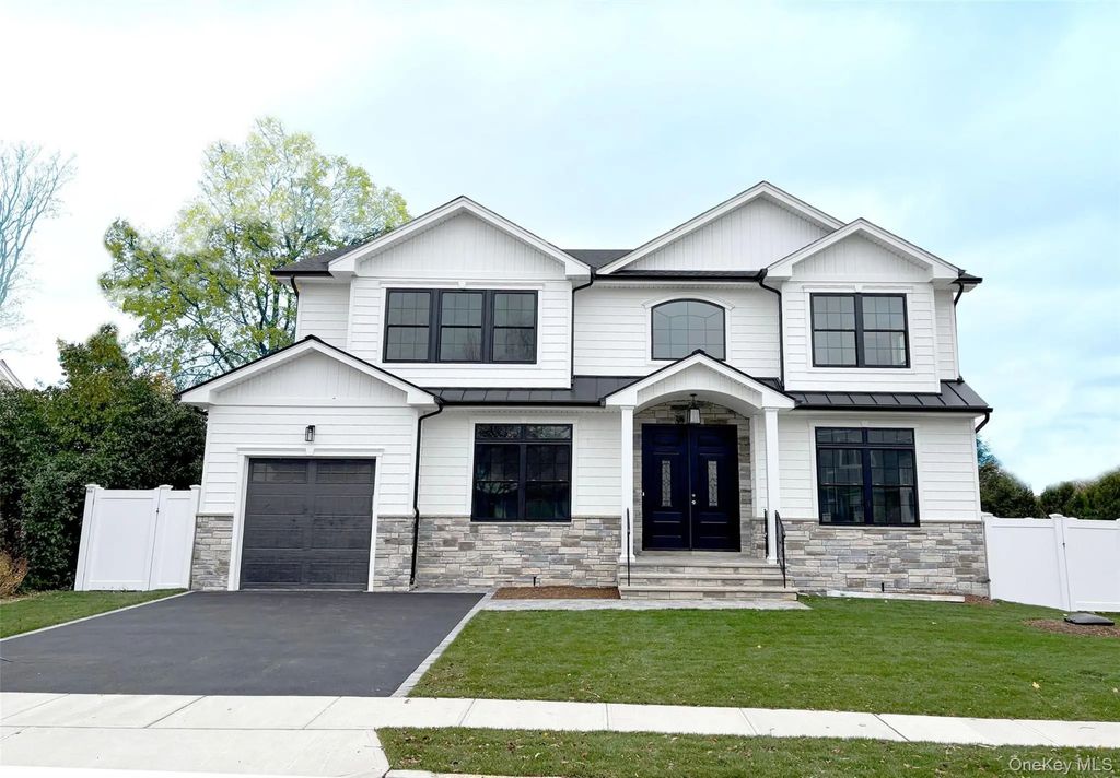1750 Henry Road, Merrick
