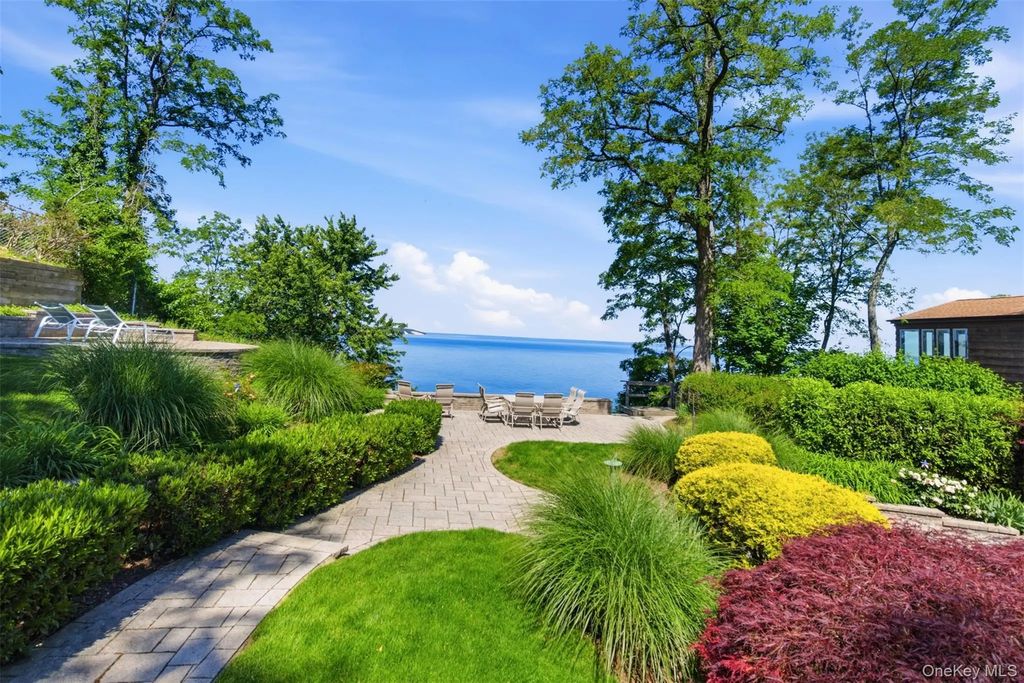 54 Westview Road, Northport