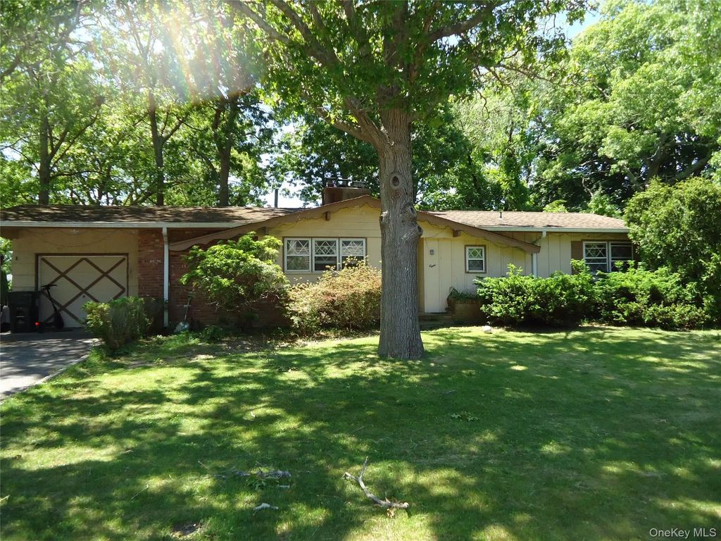 8 Graham Road, Hampton Bays