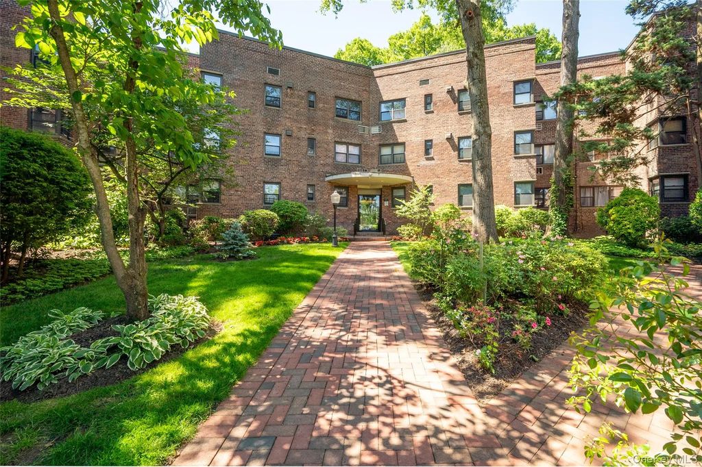 50 Brompton Road # Apt 3h, Great Neck